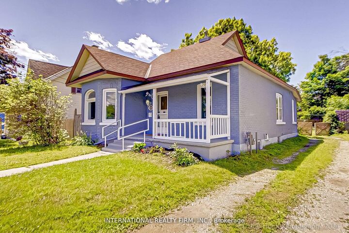 Property Photo: 304 Innisfil Street ON L4N 3G3