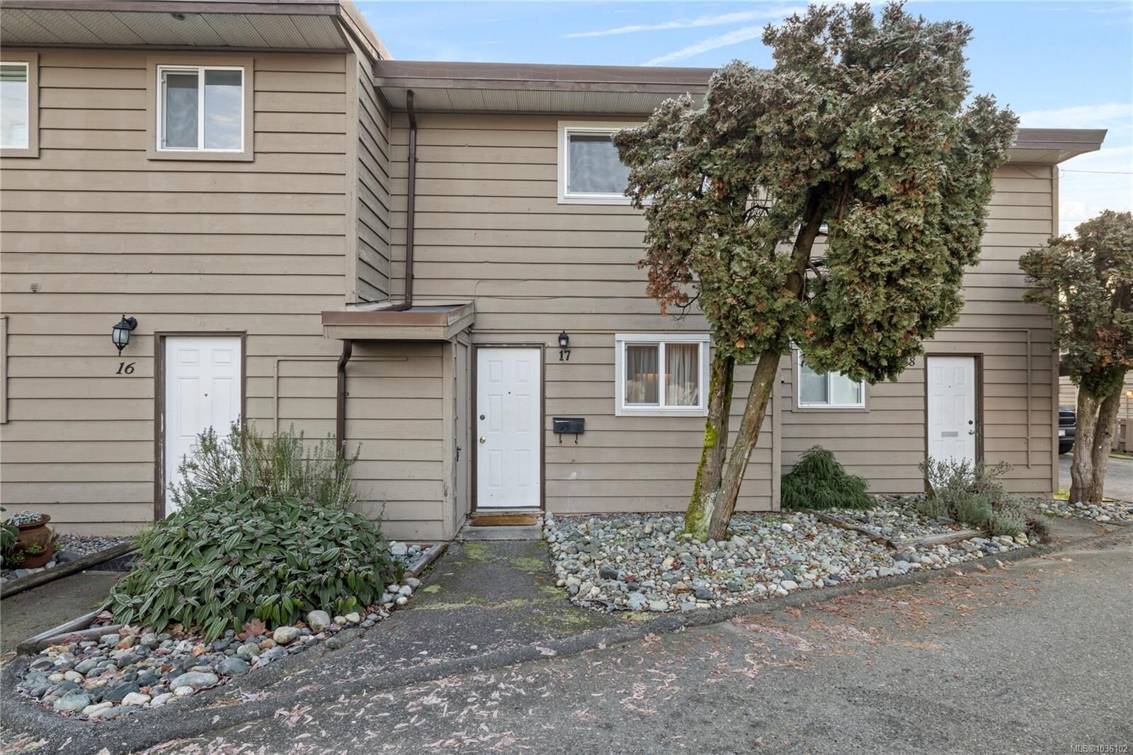 Property Photo:  25 Pryde Ave 17  BC V9S 4R5 