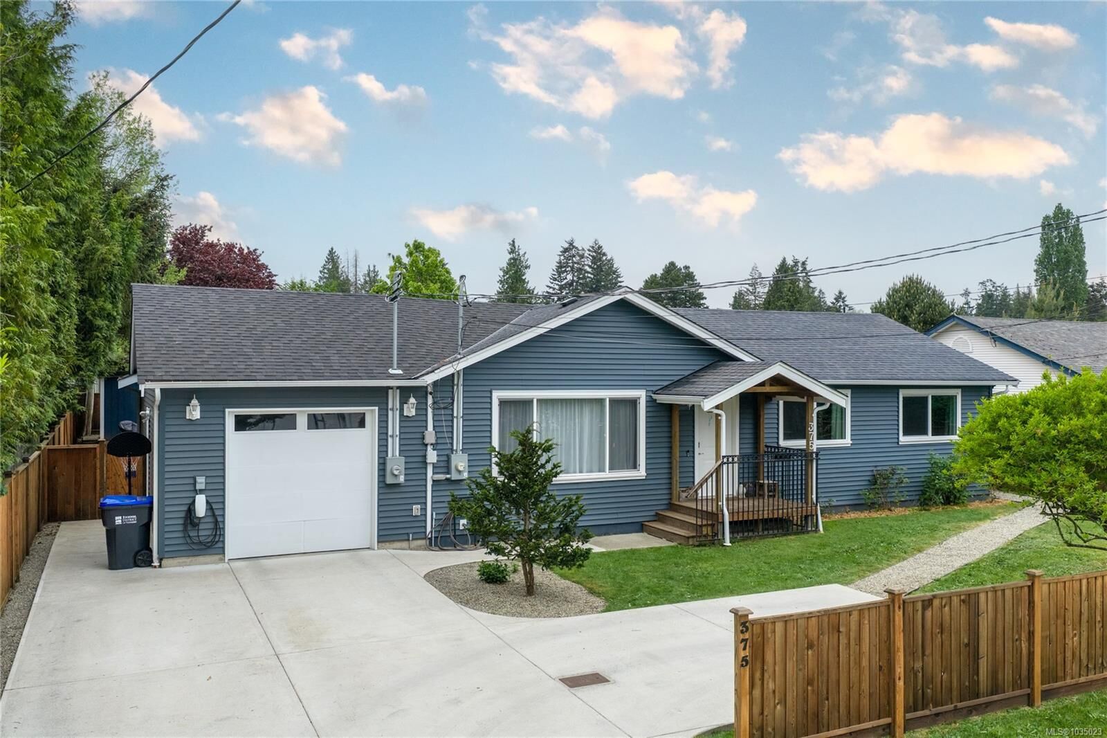 Property Photo:  375 Temple St  BC V9P 1C9 