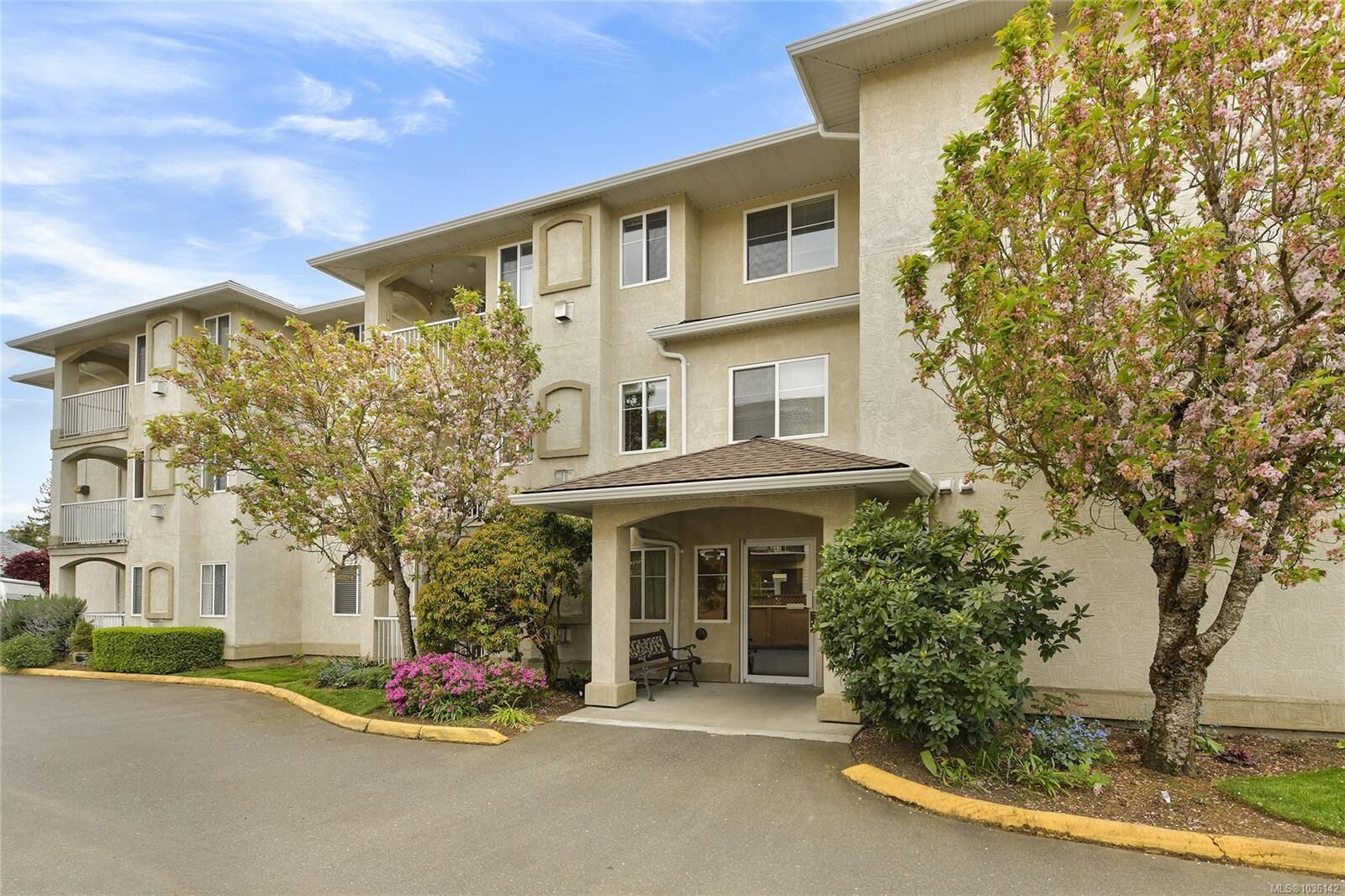 Property Photo:  740 Trunk Rd 105  BC V9L 2R6 