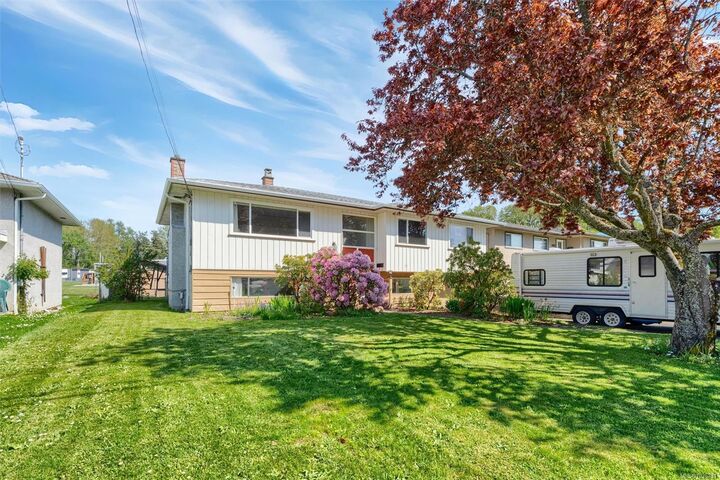 Property Photo:  3917 Ansell Rd  BC V8P 4W1 