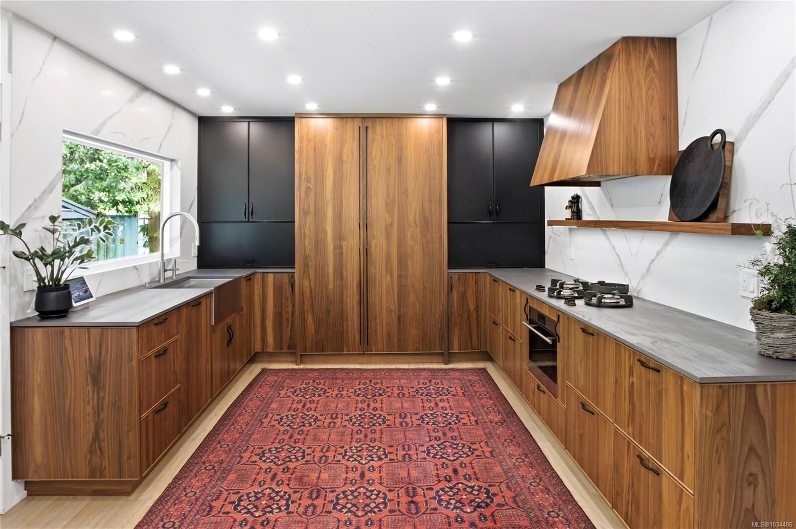 Property Photo:  560 Kay St  BC V8Z 2L3 