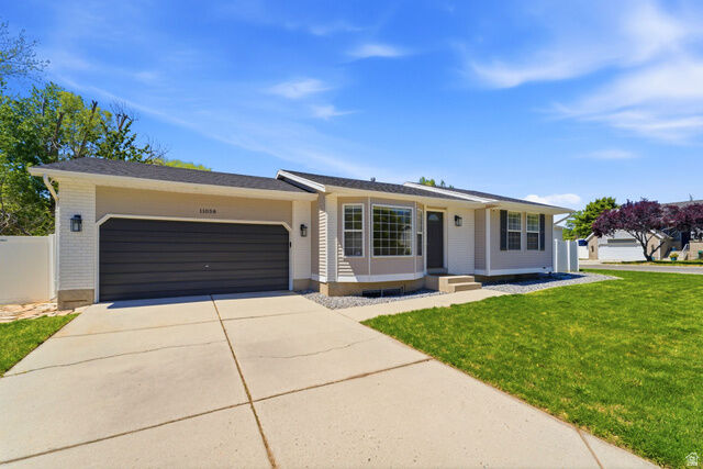 Property Photo: 11058 S Sandy Creek Dr. Dr E UT 84094