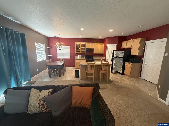 Property Photo:  840 Wild Rose Ct  OR 97351 