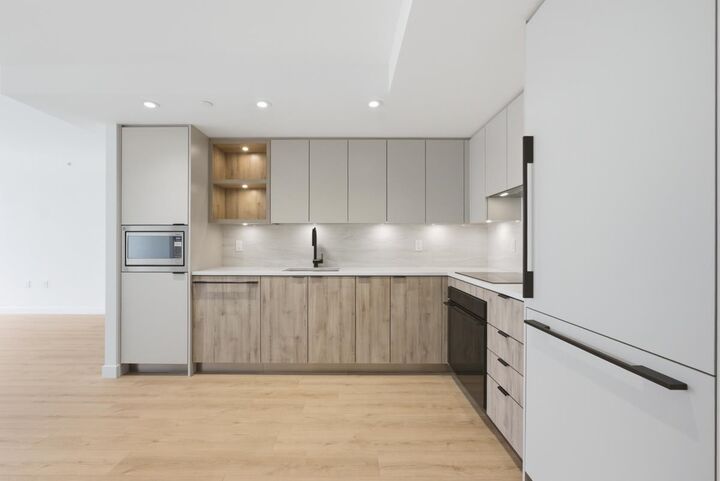 Property Photo:  755 Harbourside Drive 518  BC V7P 0G1 