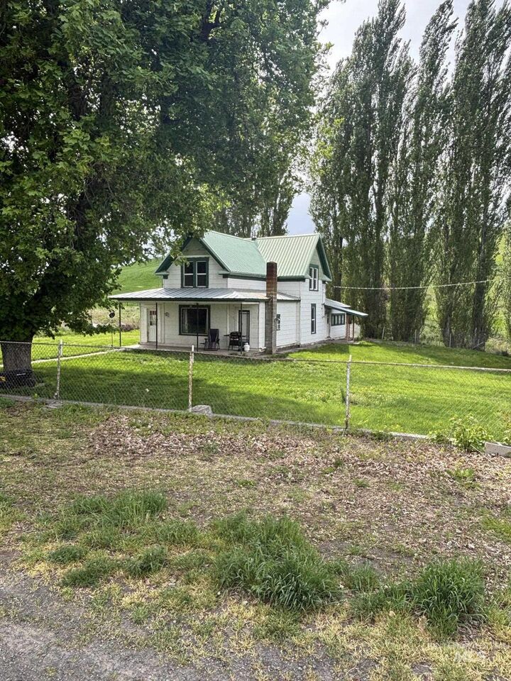 Property Photo:  845 Malone Hill Road  WA 99403 