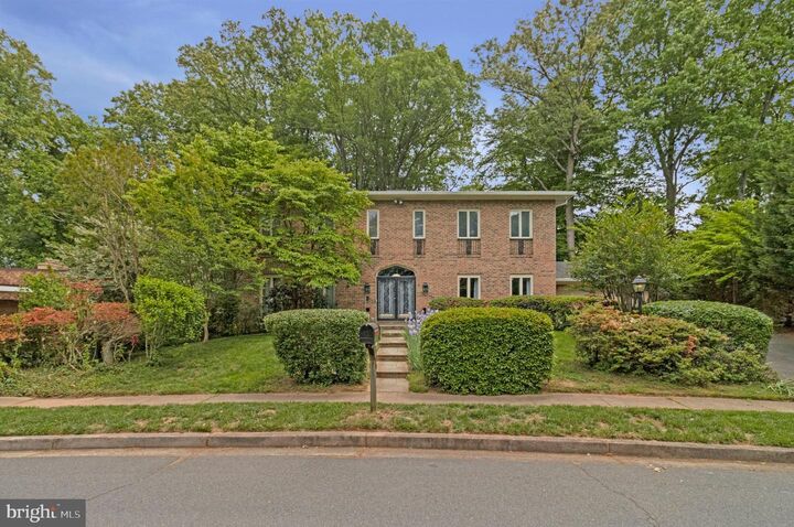 Property Photo:  1502 Highwood Drive  VA 22101 