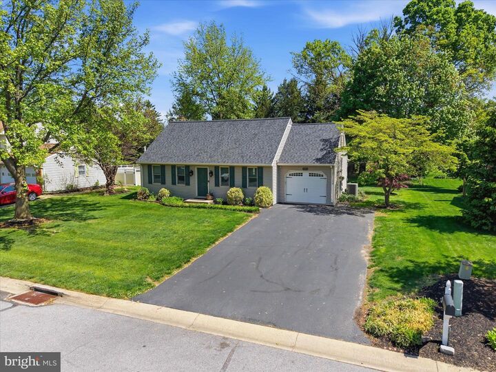 Property Photo:  916 Indian Springs Drive  PA 17601 