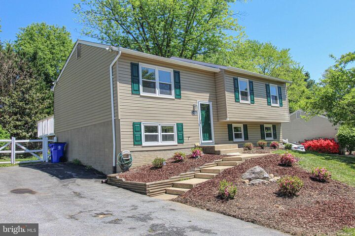 Property Photo:  24201 Bush Hill Road  MD 20882 