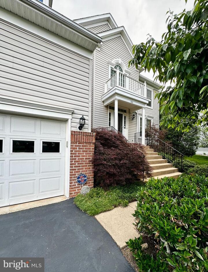 Property Photo:  813 Duncan Place SE  VA 20175 