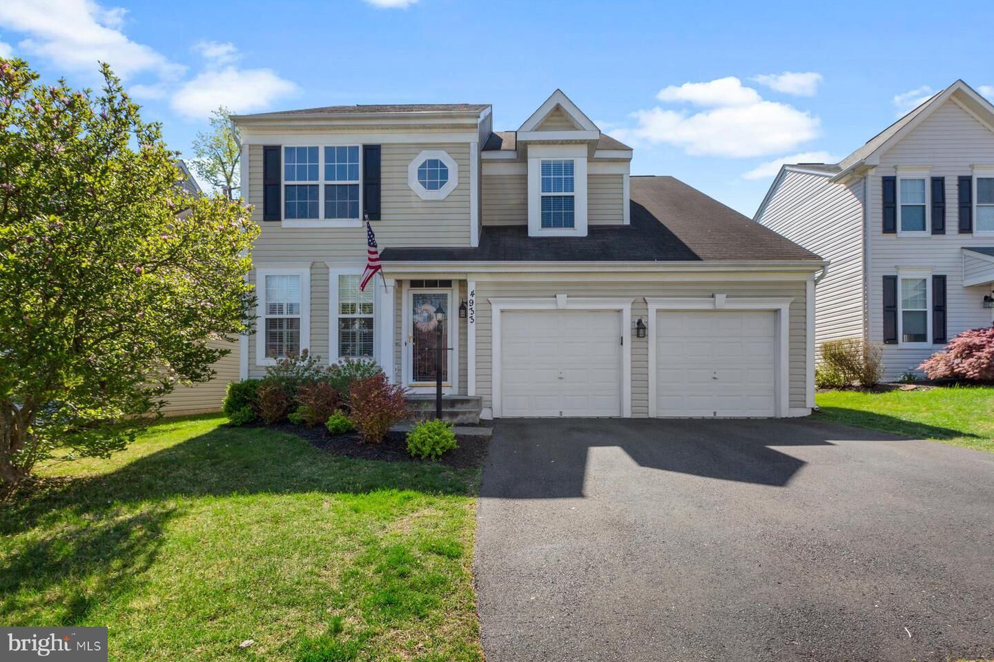 Property Photo: 4933 Breeze Way VA 22025