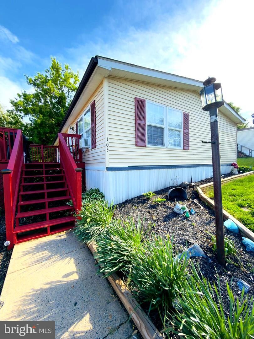 Property Photo:  105 Fieldbridge Court  PA 17603 