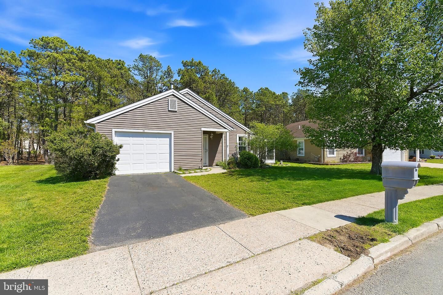 Property Photo:  13 Abbey Court  NJ 08731 