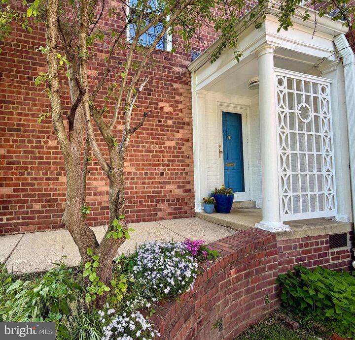 Property Photo:  3702 Valley Drive 516-37  VA 22302 