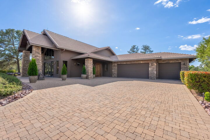 Property Photo: 3000 E Thunder Point AZ 85541
