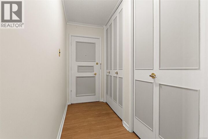 Property Photo: 964 Heywood Avenue 309 BC V8V 2Y5