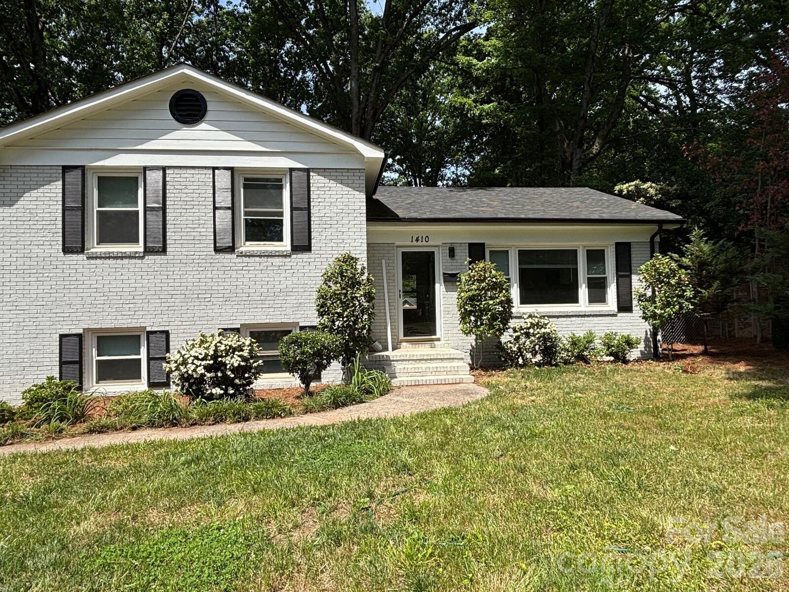 Property Photo: 1410 Burnley Road NC 28210