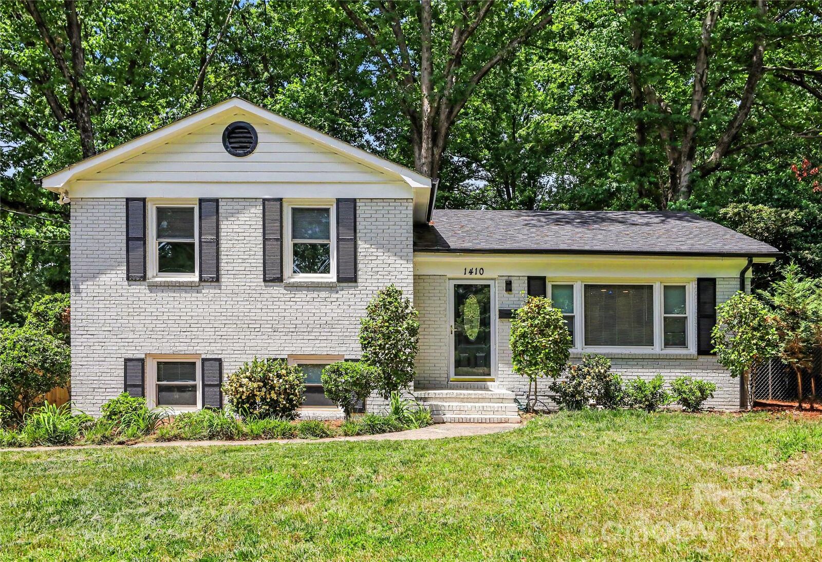 Property Photo: 1410 Burnley Road NC 28210