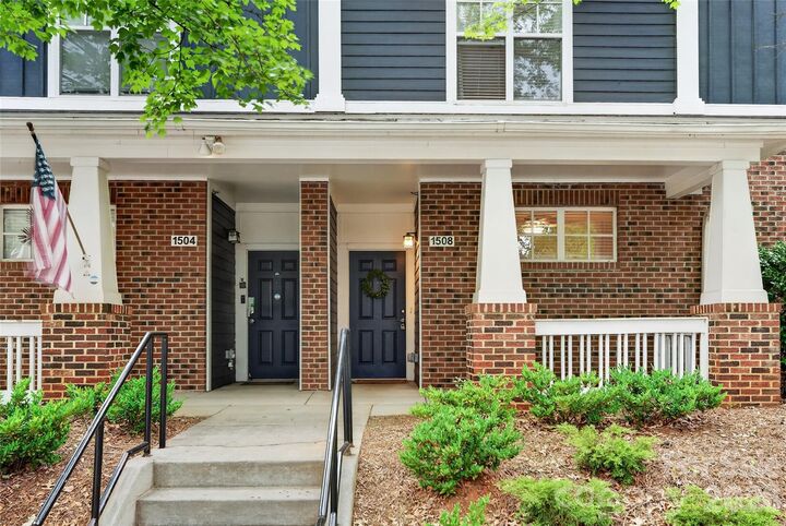 Property Photo:  1508 Walnut View Drive  NC 28208 