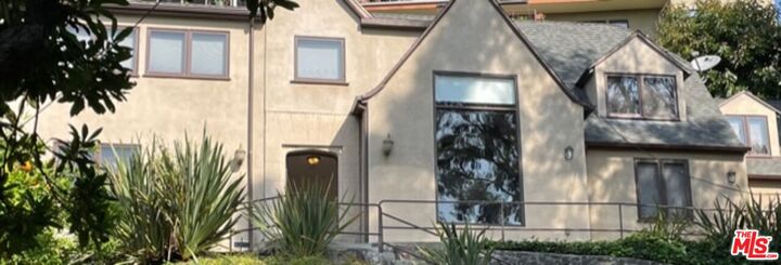 Property Photo:  2239 Vista Del Mar Pl  CA 90068 