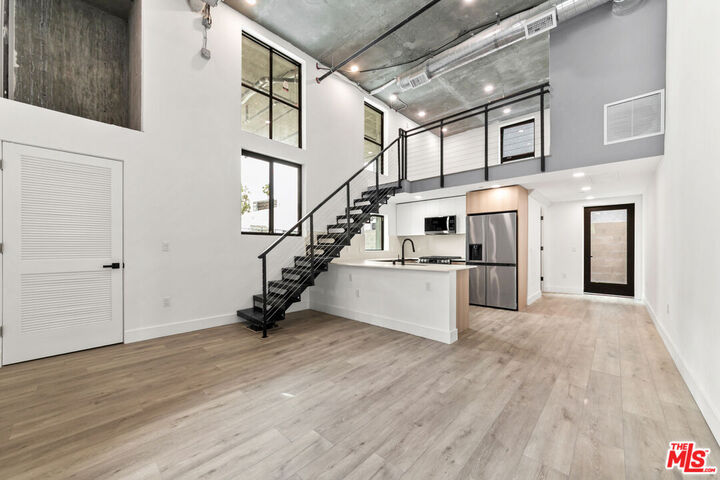 Property Photo:  11013 Hartsook St, Unit 101  CA 91601 