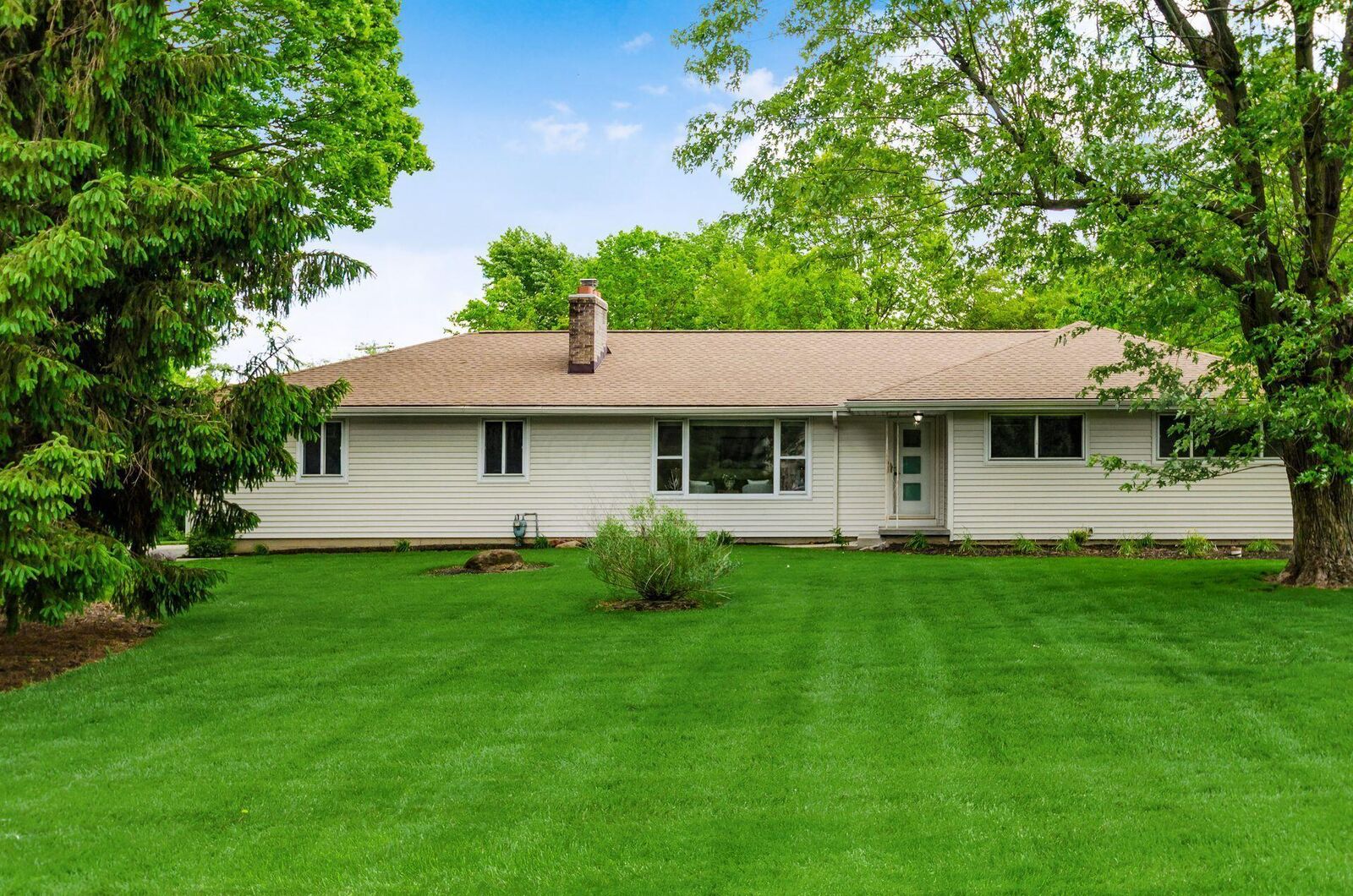 Property Photo:  1486 Hickory Run Drive  OH 43204 