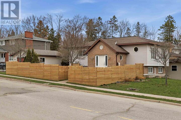 Property Photo:  6 Moluch St  ON P6B 3G8 
