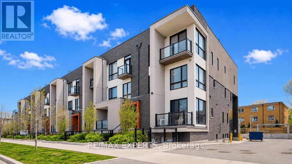 Property Photo:  8 Marquette Avenue 7  ON M6A 0E1 