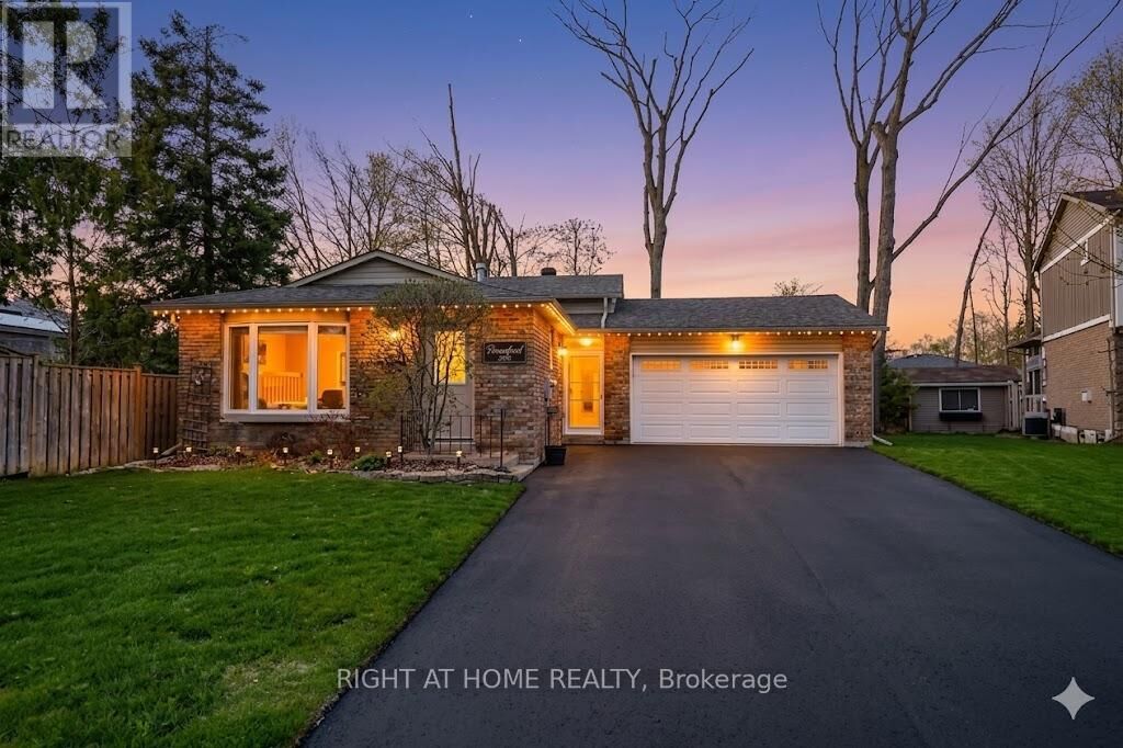 Property Photo:  10 Forestview Place  ON L4M 5M5 