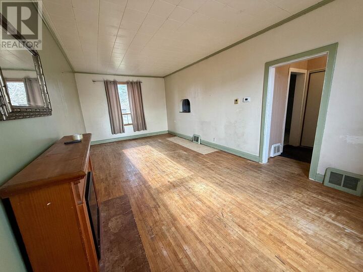 Property Photo:  135 Norah St N  ON P7C 4G9 