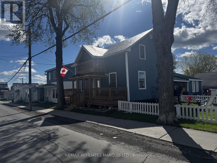 Property Photo:  58 Kenyon Street West  ON K0C 1A0 