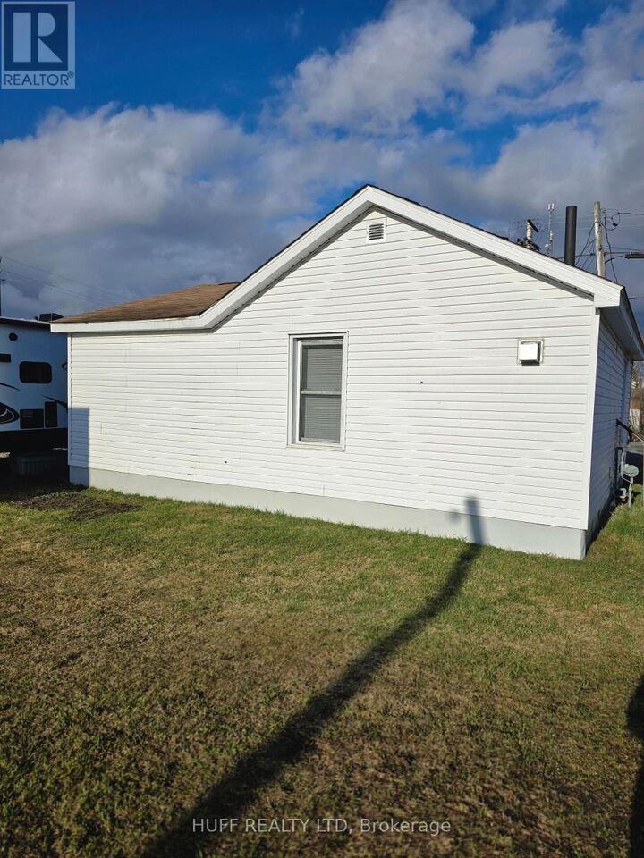 Property Photo:  43 Fourth Street  ON P0J 1H0 