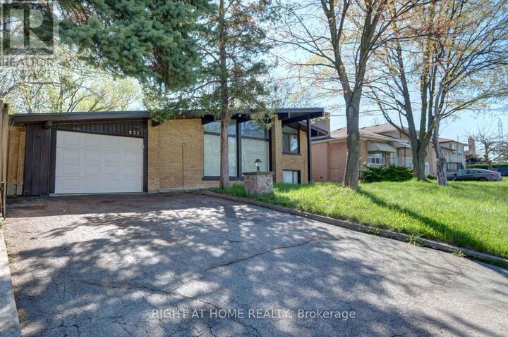 Property Photo:  931 Willowdale Avenue  ON M2M 3C3 