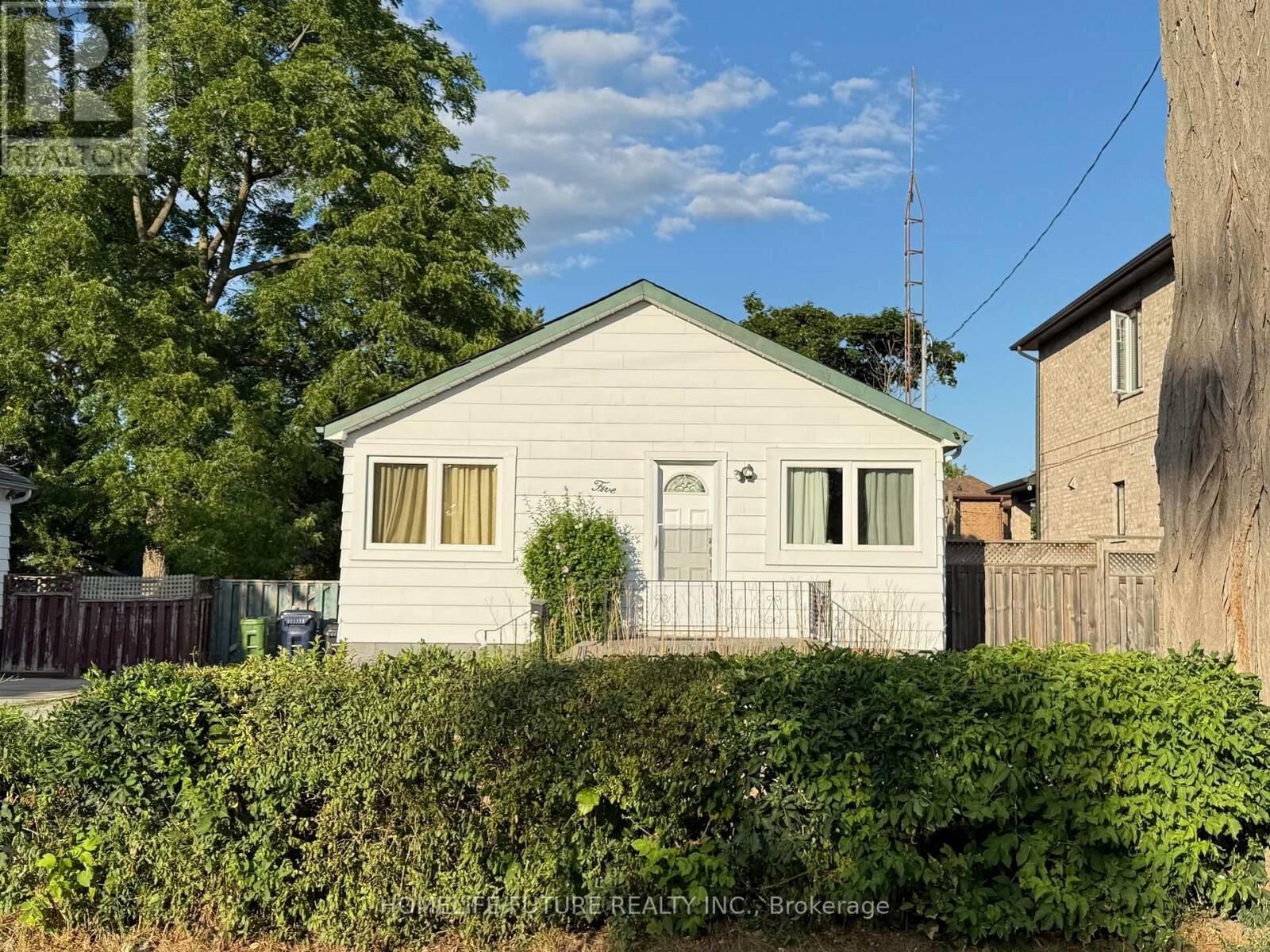 Property Photo:  5 Weir Crescent  ON M1E 3A8 