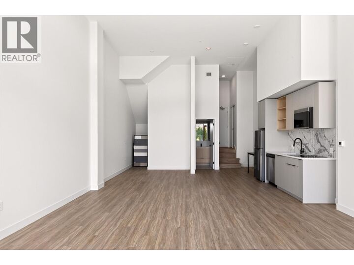 Property Photo:  422 East 3rd Street 101/202  BC V7L 0K1 
