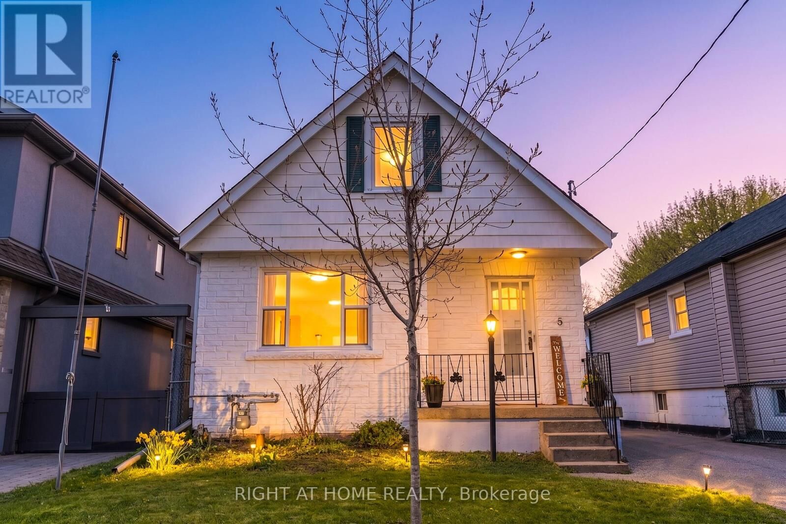 Property Photo:  6 Vanbrugh Avenue  ON M1N 3S7 