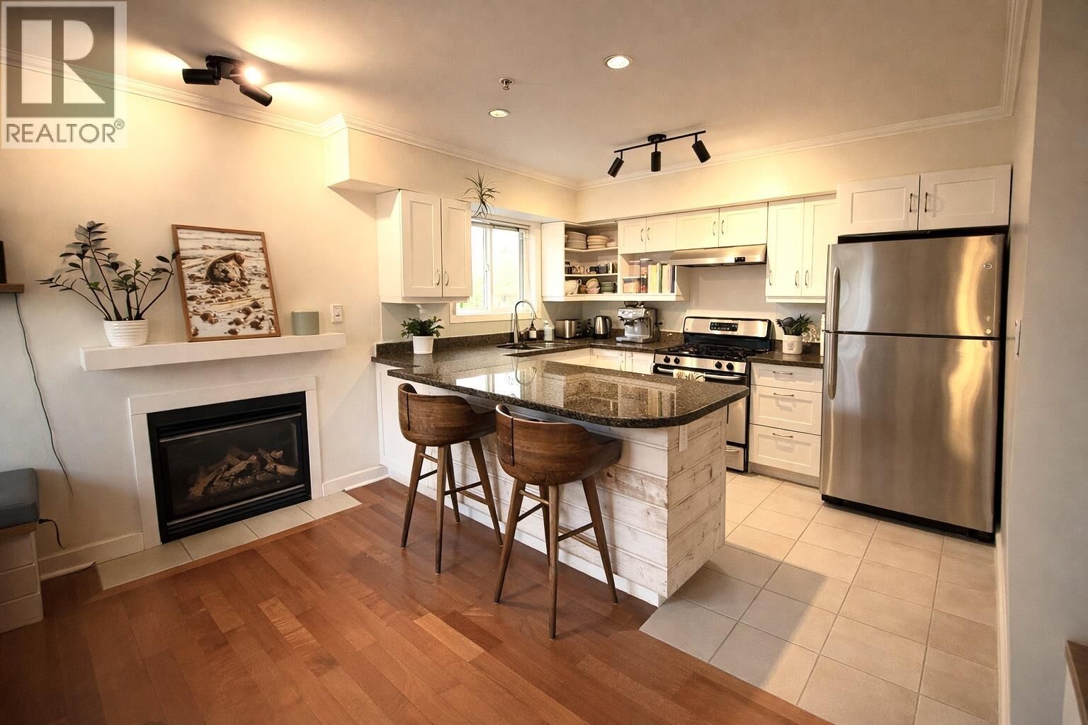 Property Photo:  1233 Main Street 6  BC V8B 0P7 