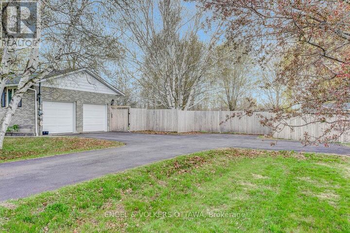 Property Photo:  2963 Roger Stevens Drive East  ON K0A 2T0 