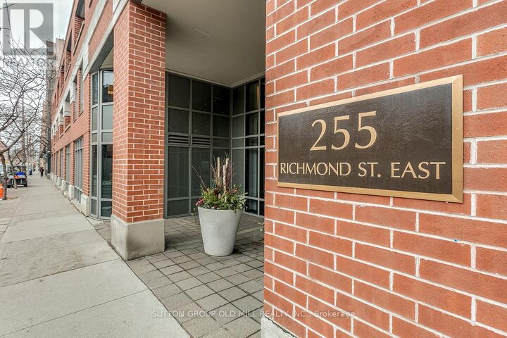 Property Photo:  255 Richmond Street East Ph2  ON M5A 4T7 