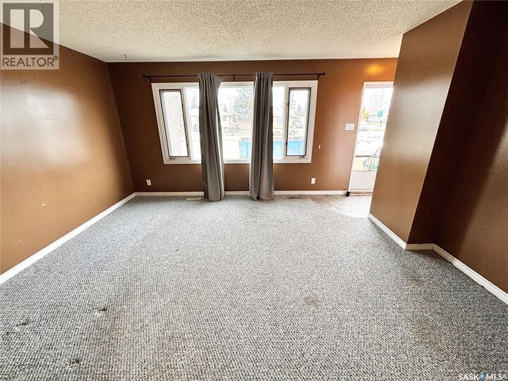 Property Photo:  3805 Diefenbaker Drive  SK S7L 5C6 