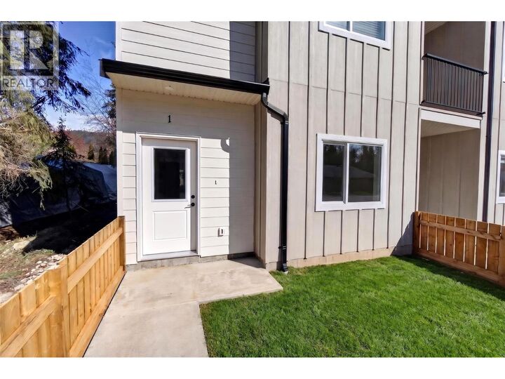 Property Photo:  222 Temple Street 7  BC V0E 2V0 