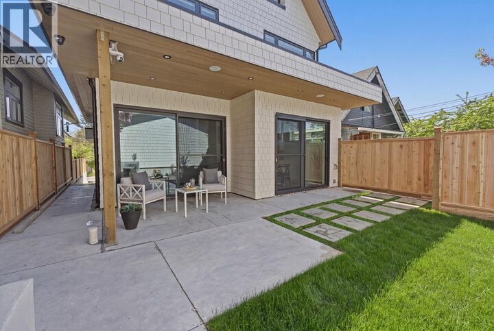 Property Photo:  625 East 24th Avenue 2  BC V5V 2A3 