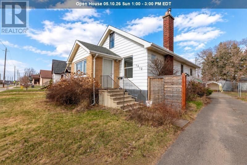 Property Photo:  1010 Sprague St  ON P7E 1V9 