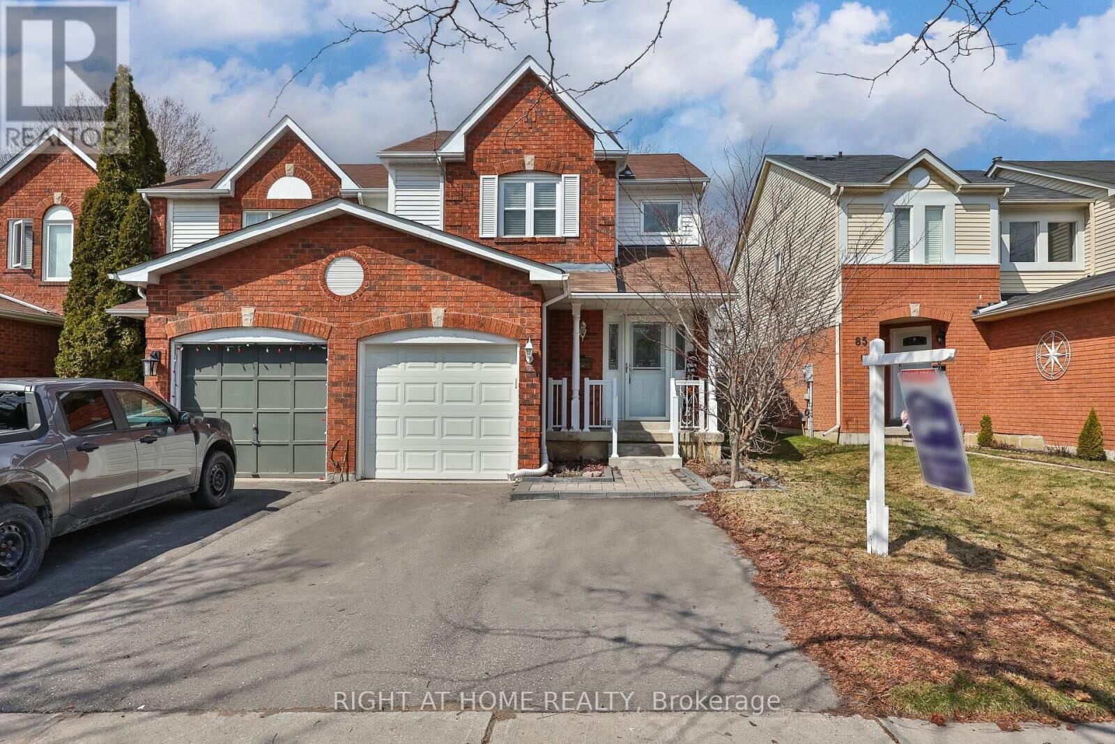 Property Photo:  89 Vail Meadows Crescent  ON L1C 4T3 