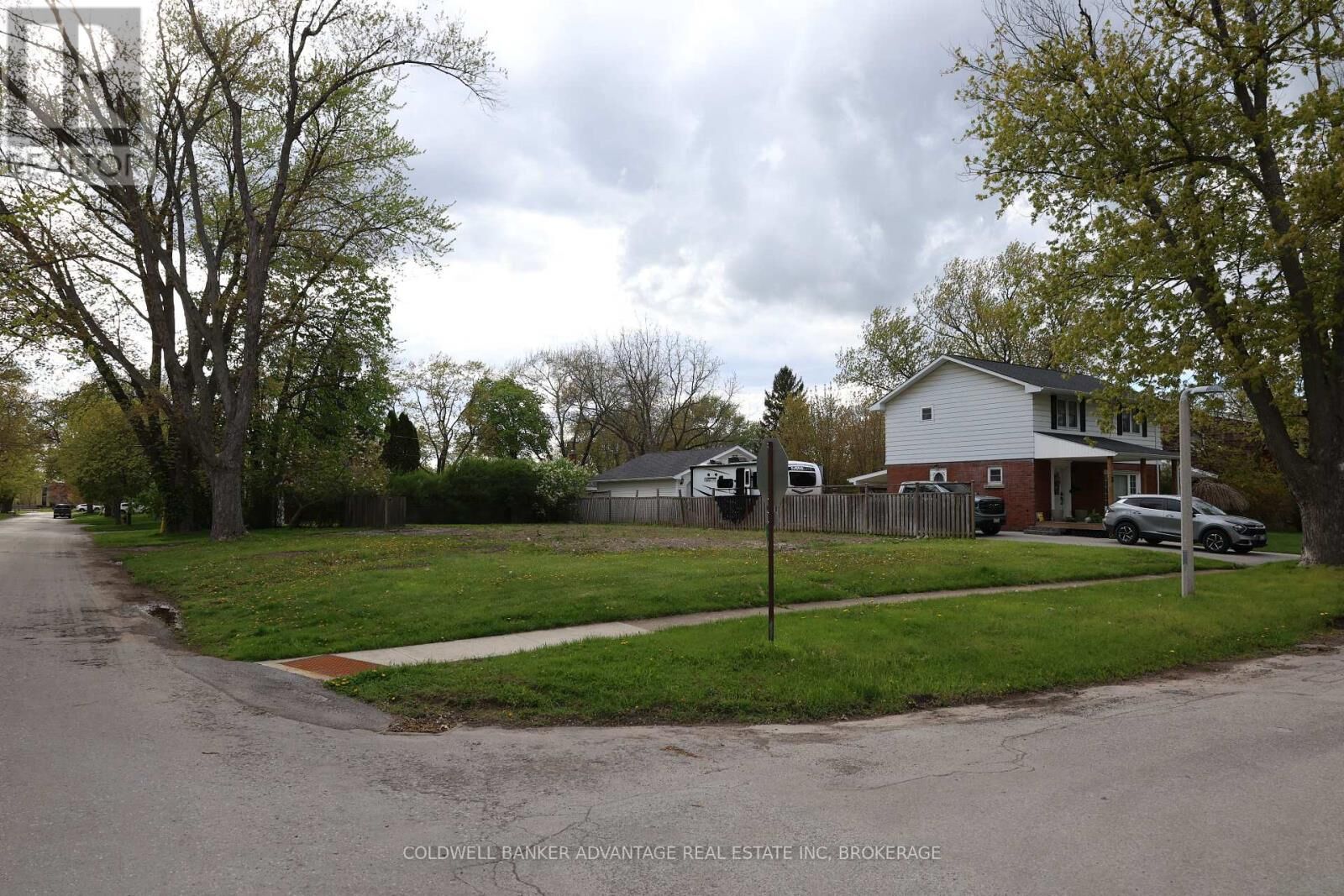 Property Photo:  74 Summit Avenue  ON L3C 4G7 