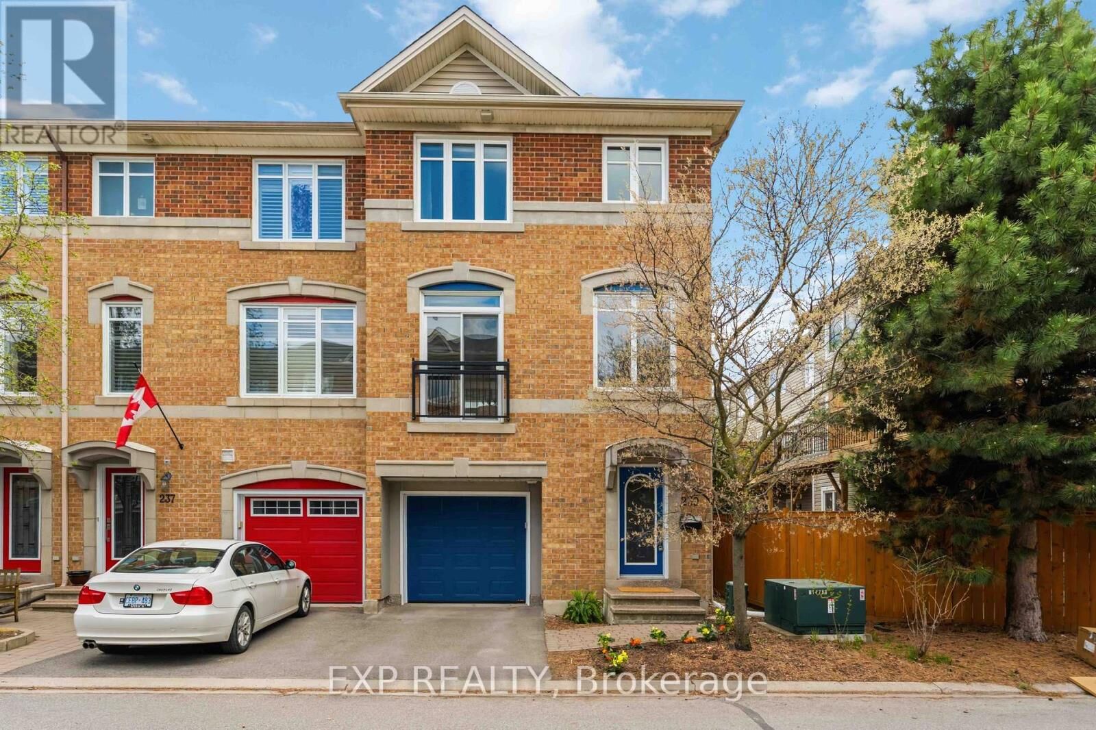 Property Photo:  239 West Village Private  ON K1Z 1E2 