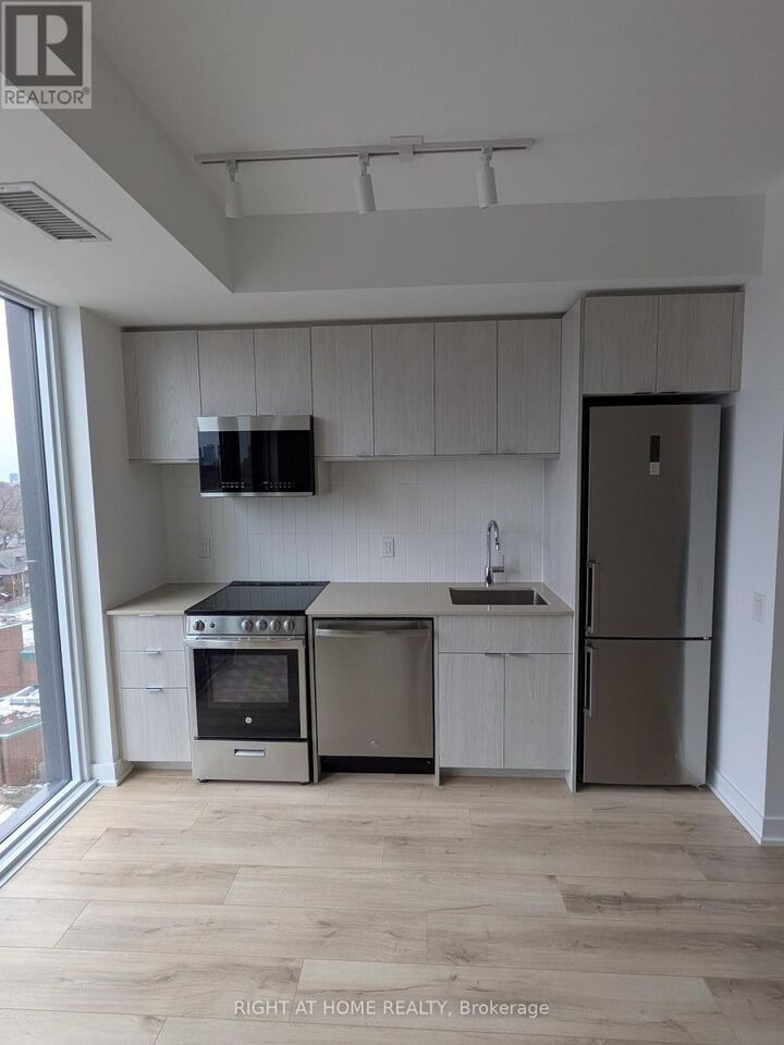 Property Photo:  1660 Bloor Street West 906  ON M6P 0C6 
