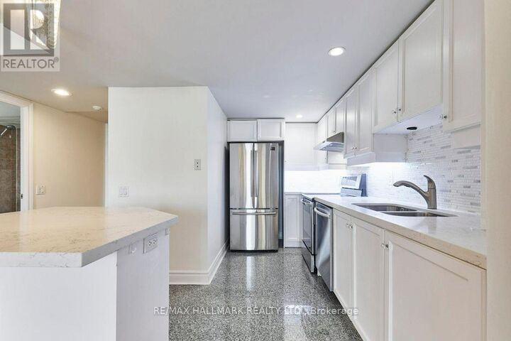 Property Photo:  123 Eglinton Avenue 607  ON M4P 1J2 