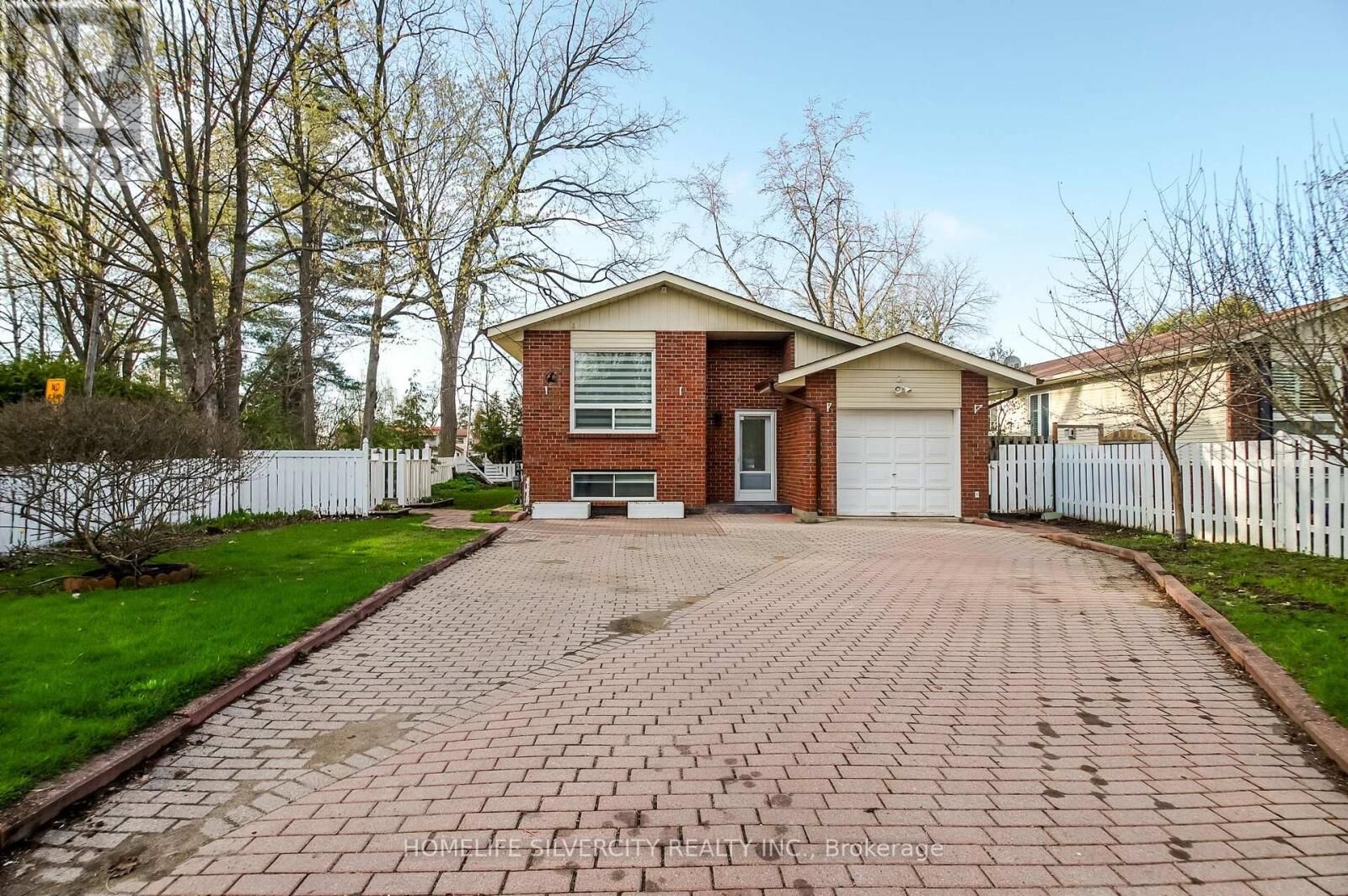 Property Photo:  904 Lake Drive East  ON L0E 1L0 