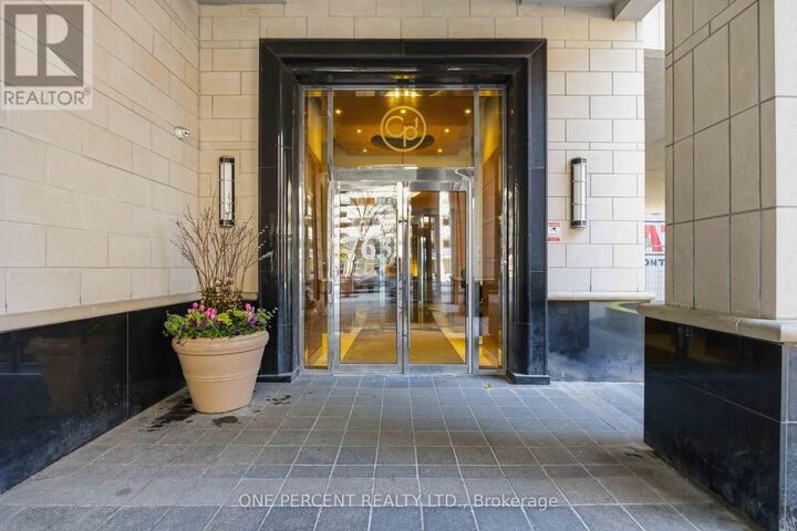 Property Photo:  763 Bay Street 2811  ON M5G 2R3 